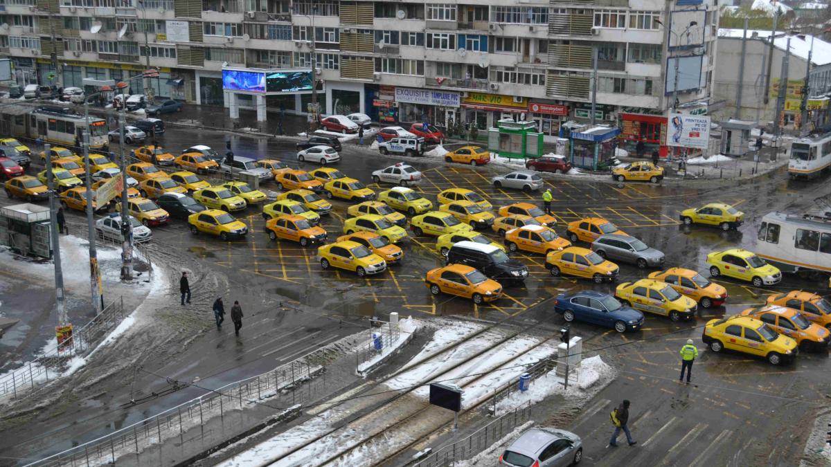 Sute de taximetre l-au condus pe ultimul drum pe Alexandru Nedelescu, patronul "Speed Taxi"