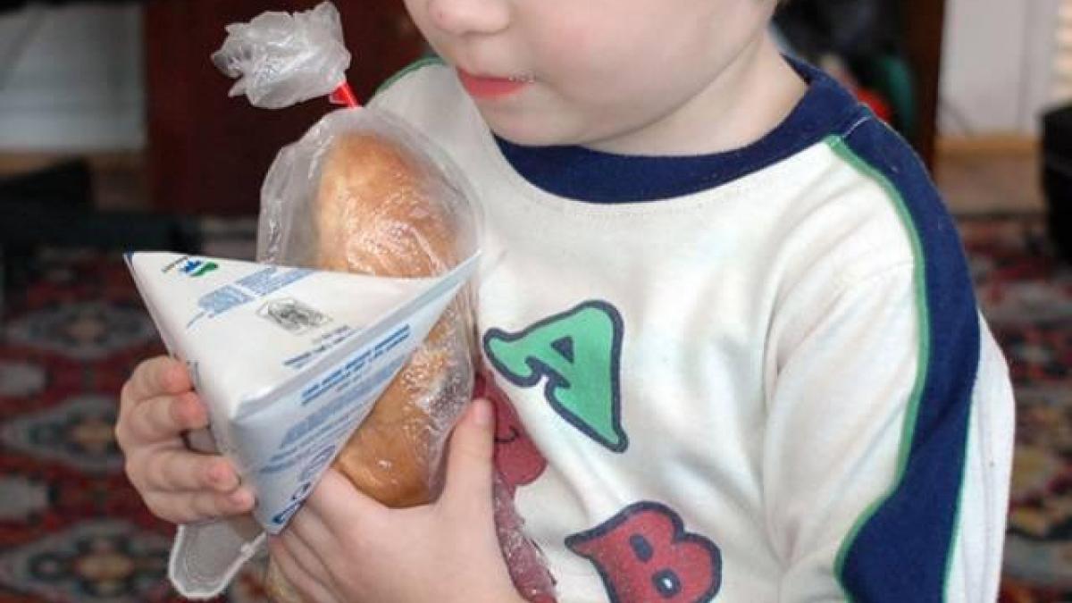 6 sfaturi dacă ai un copil mofturos la mâncare