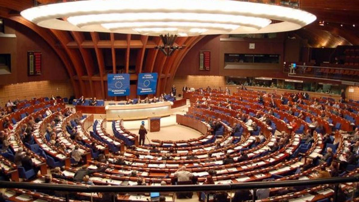 Un comisar pentru drepturile omului îi desființează pe britanici la CE: "Cineva să intervină. Să tratezi cetăţenii bulgari şi români ca pe o calamitate este inacceptabil"