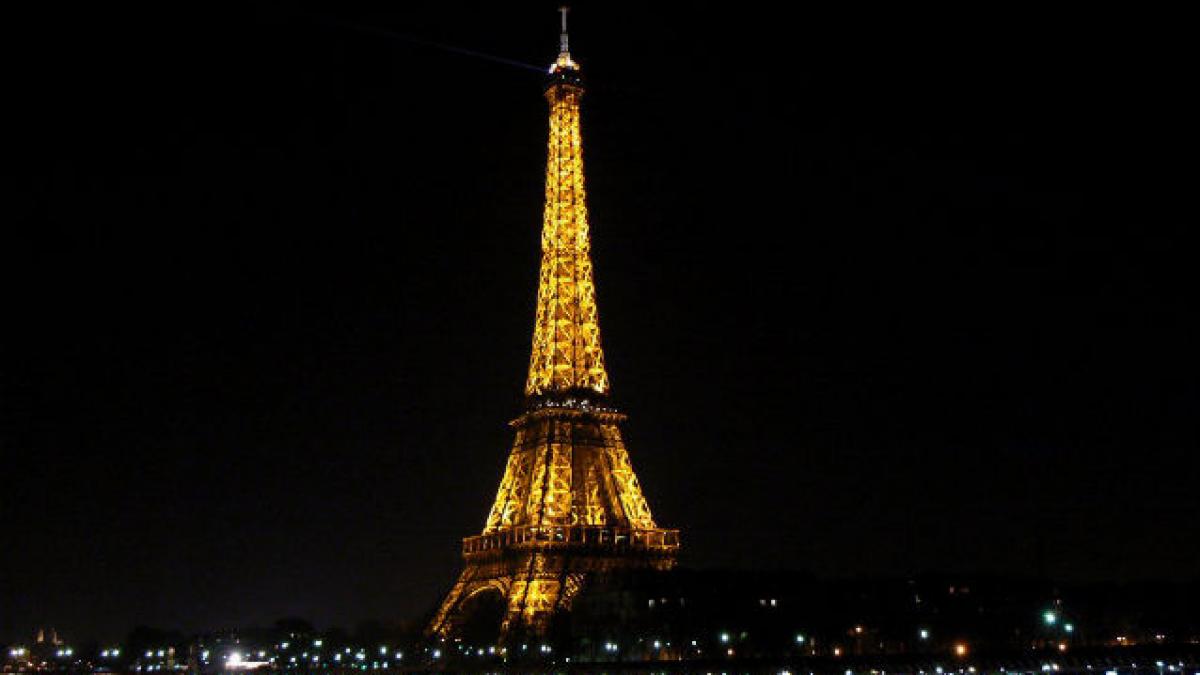 Turnul Eiffel, evacuat din cauza unei false alarme cu bombă