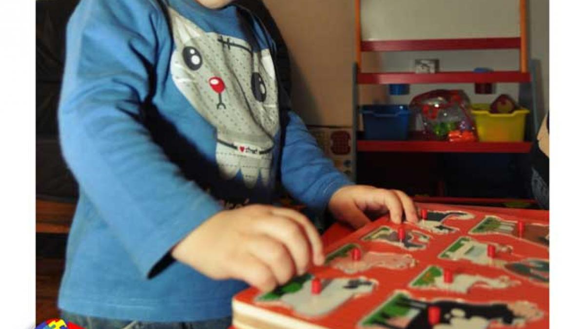 Ajută un copil autist să zâmbească! Ajută-l pe Mihnea!