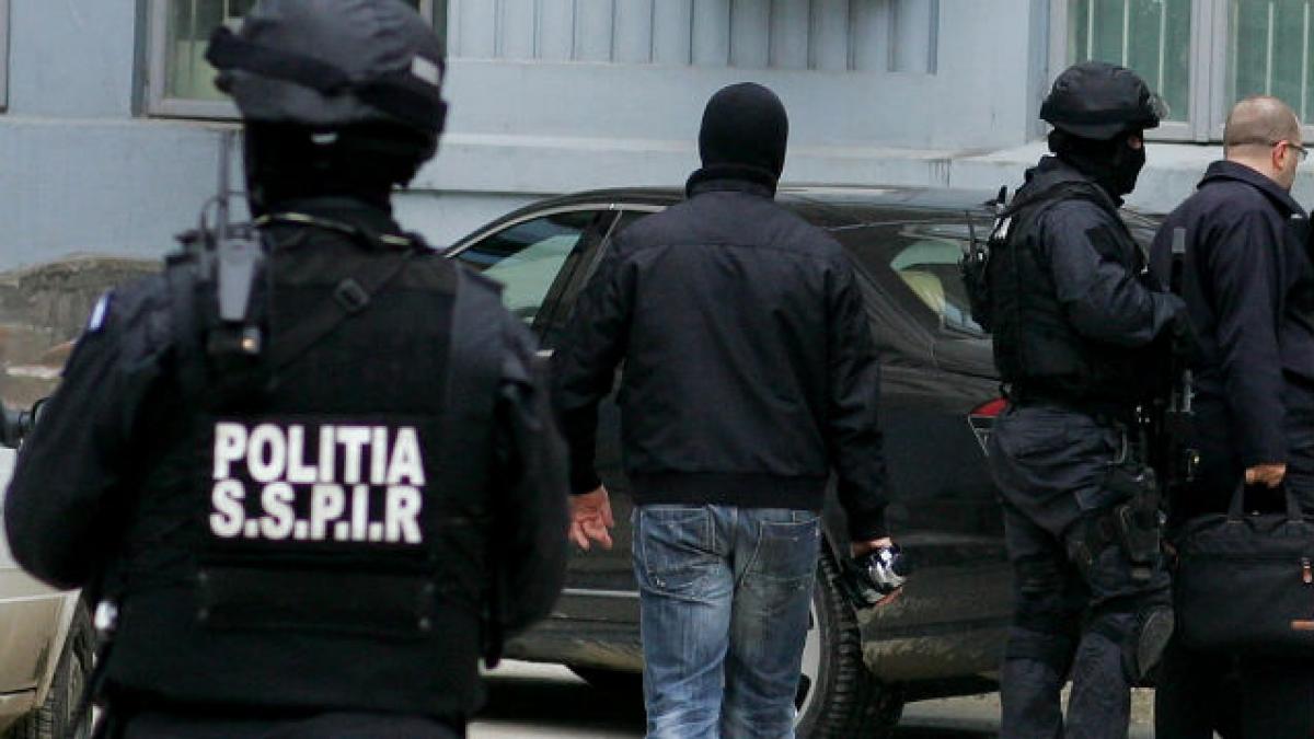 Doi avocaţi de la Baroul Bucureşti, urmăriţi penal pentru favorizarea lui Sile Cămătaru