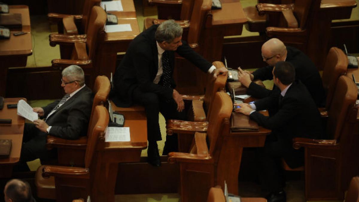 CC a declarat din nou neconstituţional Statutul parlamentarilor, la sesizarea PDL
