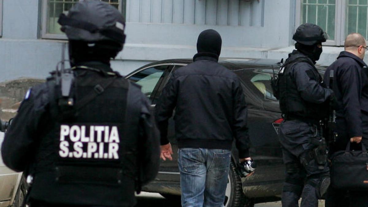 Percheziţii în Hunedoara, Sibiu şi Timiş; medici şi farmacişti, suspectaţi de evaziune fiscală cu medicamente oncologice