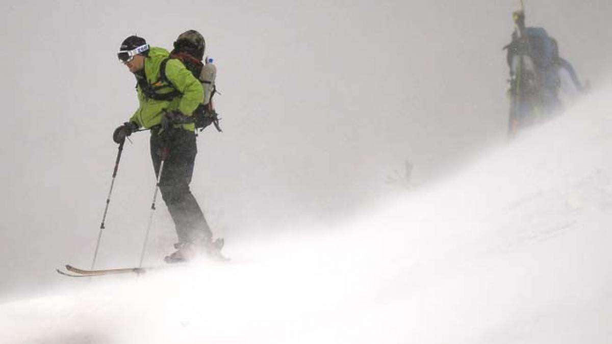 Toate traseele montane din Argeş sunt închise din cauza riscului mare de avalanşe