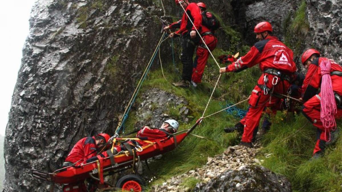 O turistă a tras spaima vieţii într-o râpă din Piatra Craiului. Şeful Salvamont, ULUIT