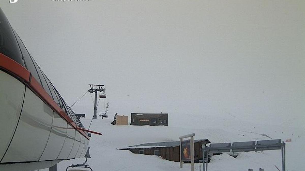 Unde se poate schia de 1 Mai şi de Paşte. Vezi starea pârtiilor numai pe webcam Jurnalul.ro