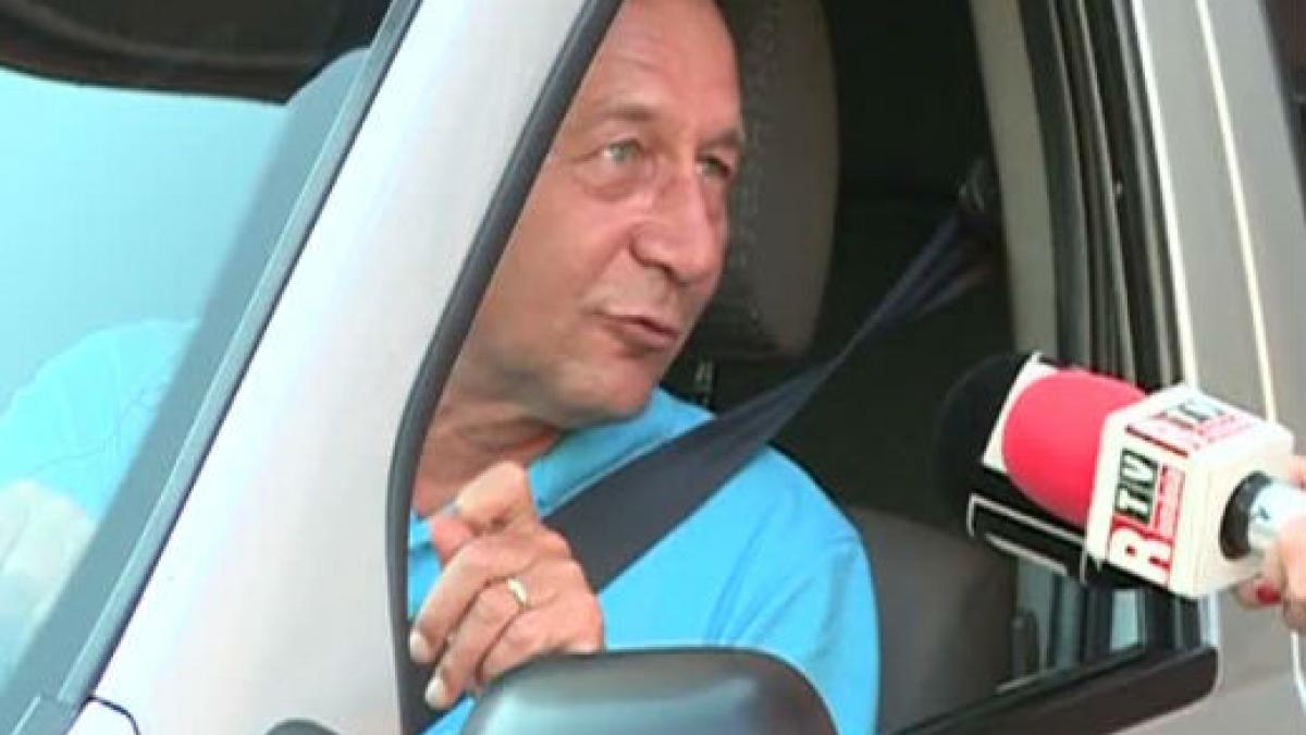Basescu, implicat intr-un accident rutier. Seful statului nu a pastrat distanta regulamentara si a tamponat masina din fata