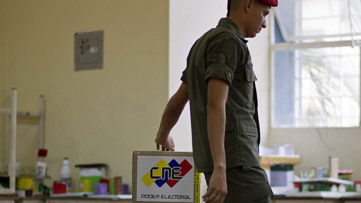 Maduro se declară învingător, Capriles susţine că alegerile au fost fraudate 