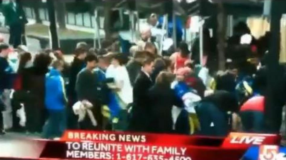 Imagini INCREDIBILE după exploziile din Boston: Ce fac mai mulţi indivizi, imediat după deflagraţii (VIDEO)