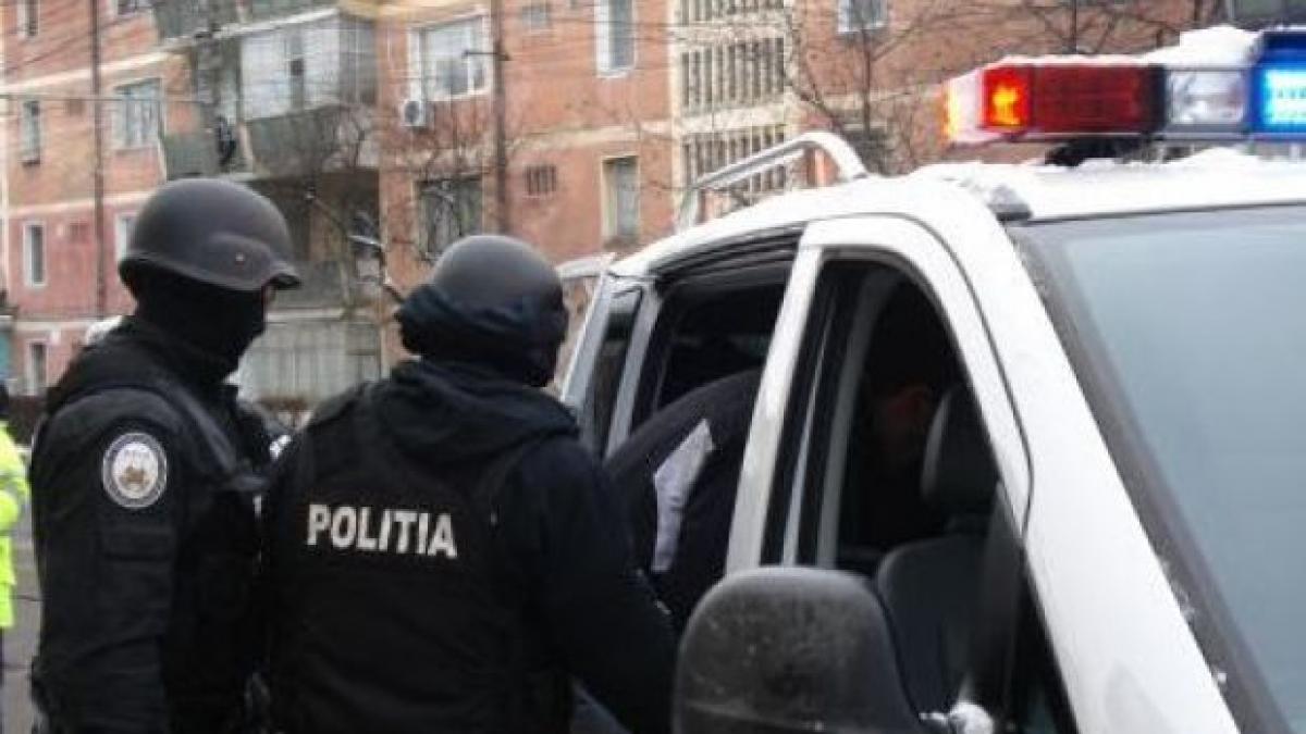 Percheziţii în Capitală, la contrabandiştii de alcool. Prejudiciul depăşeşte 50.000 de euro