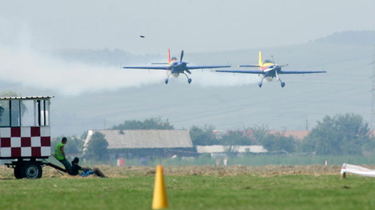 Aeroportul Băneasa găzduieşte "Târgul de Aviaţie Românească 2013". Intrarea este liberă