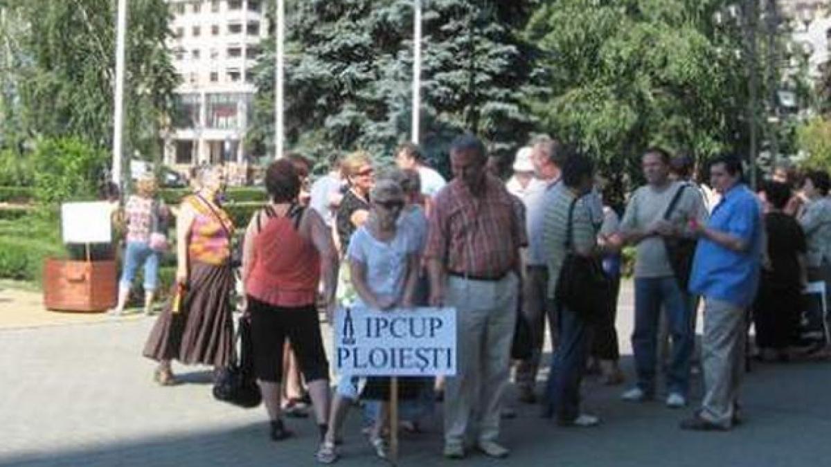 Zeci de angajaţi ai Institutului de Utilaj Petrolier cer să fie EUTANASIAŢI! Oamenii nu şi-au mai primit salariile din octombrie 2010