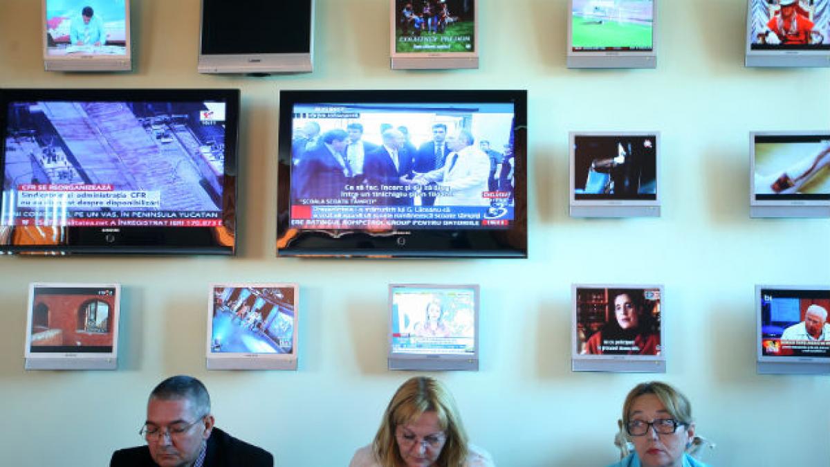 Preşedintele CNA: Copiii sunt captivi în faţa televizorului, se uită la TV ca să scape de singurătate