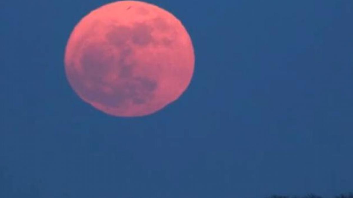"Luna Roz". Cum s-a văzut în Europa spectaculosul fenomen astronomic (VIDEO)