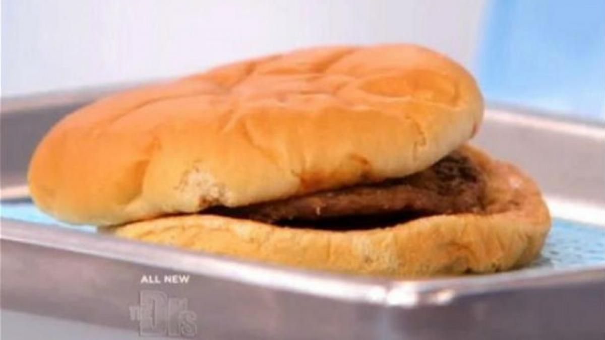 A cumpărat un hamburger acum 14 ani. Produsul arată şi acum ca în prima zi