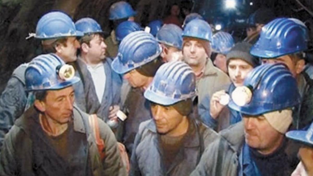 Grevă la mina Paroşeni: 100 de ortaci refuză să iasă din subteran