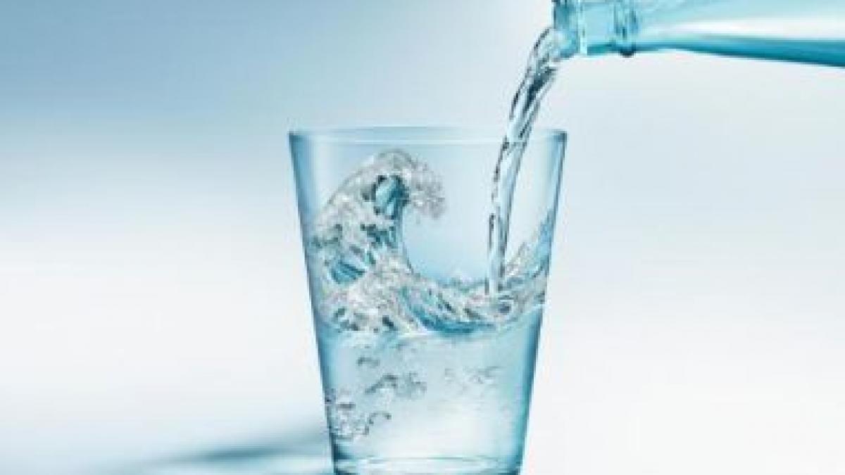 ANALIZA: Tu ştii ce bei? Topul celor mai sănătoase ape minerale din România