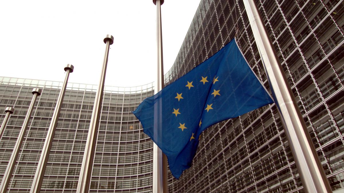 UE a intrat în recesiune. Francois Hollande admite situaţia "gravă" a Franţei. România, printre ţările cu creştere economică