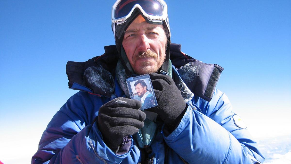 Un român anunţă moartea unui partener de ascensiuni pe Everest