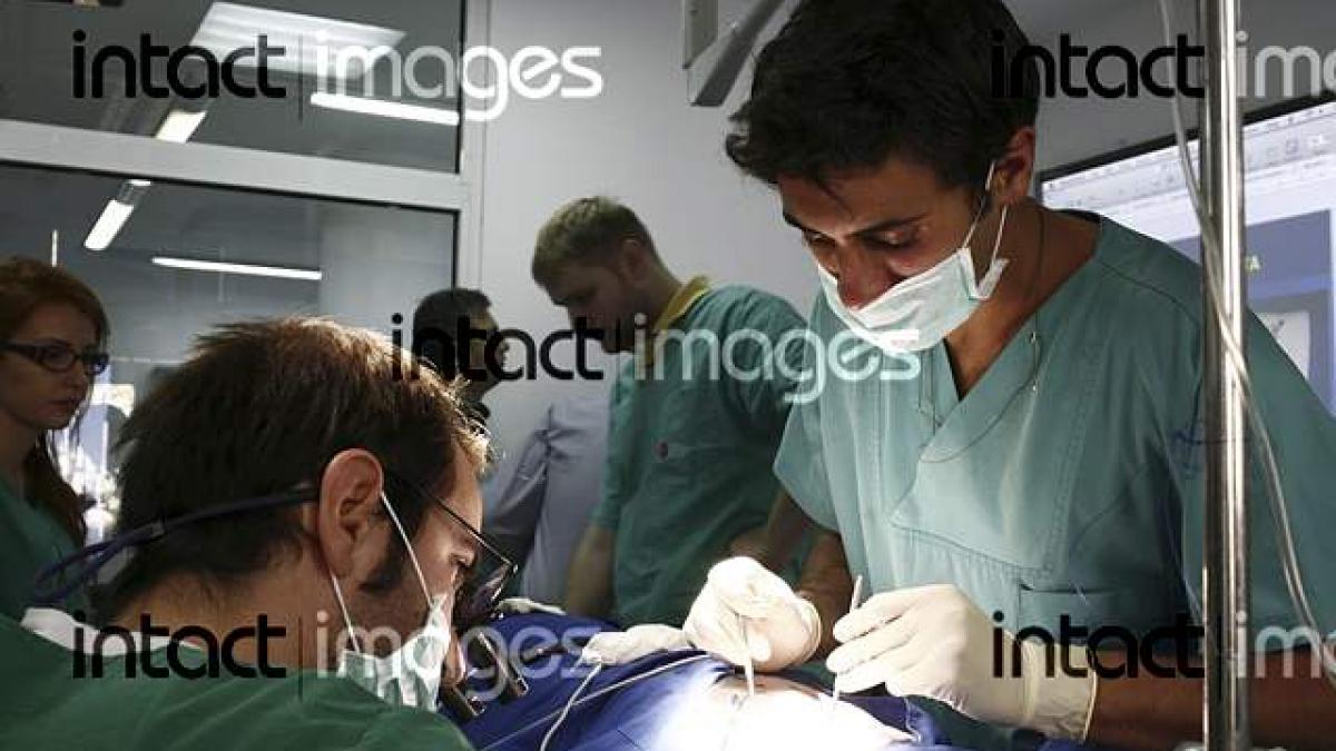 Medicii vor fi obligaţi să-şi facă asigurare de malpraxis. Ministerul Sănătăţii vrea să plafoneze daunele morale cerute de pacienţi