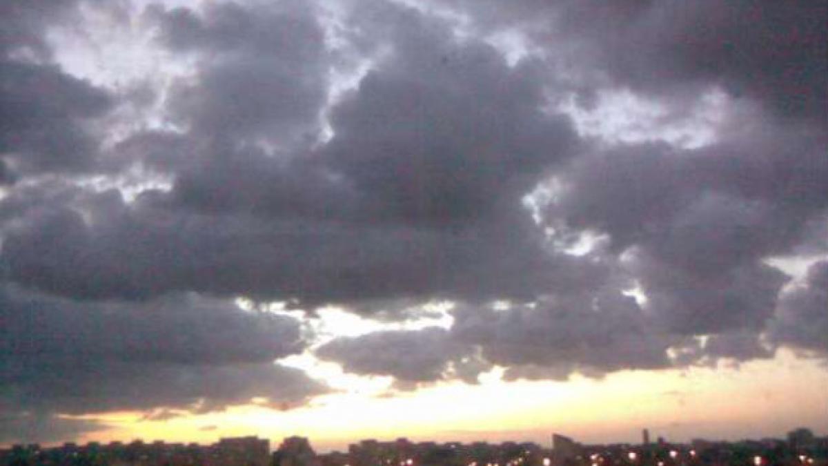 Revin ploile şi temperaturile mai scad. PROGNOZA METEO pe trei zile
