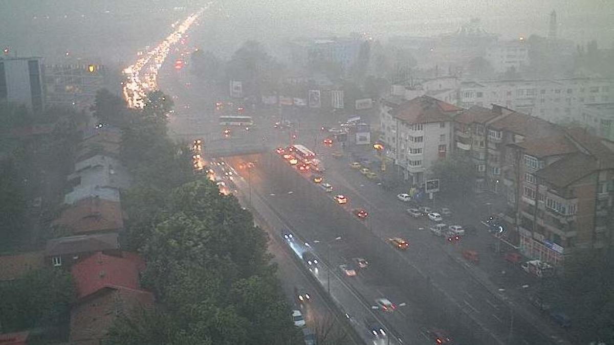 COD PORTOCALIU de vijelie, grindină şi ploi torenţiale pentru Bucureşti. Vezi imagini LIVE pe webcam Jurnalul.ro