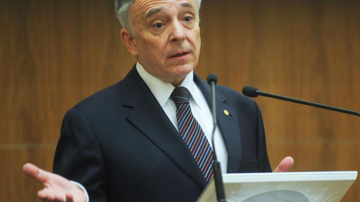 Isărescu: Generaţia mea se apropie de pensionare, mă despart de foşti colegi. Trebuie să facem loc tineretului
