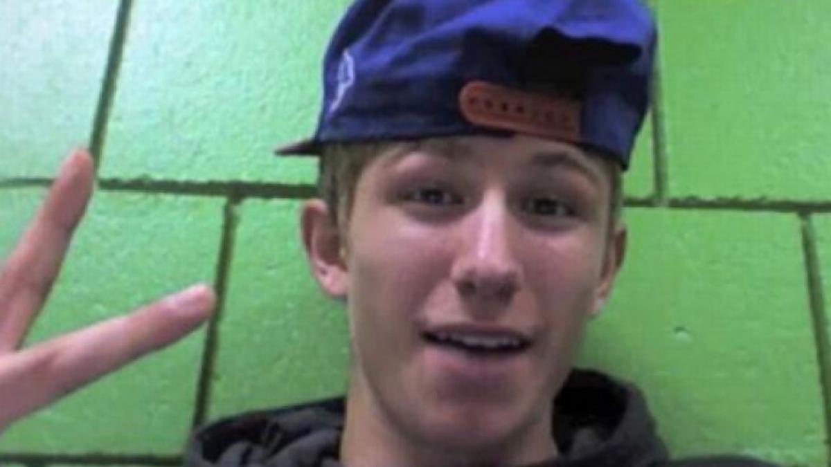 a publicat cateva texte pe facebook iar acum risca 20 de ani de inchisoare ce a scris tanarul video