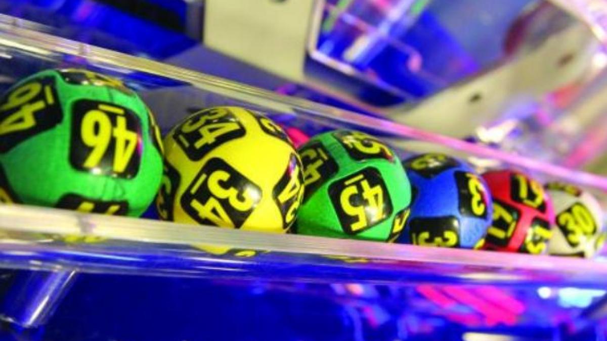 Loto 6/49: Marele premiu nu a fost câştigat. Vezi numerele extrase duminică 