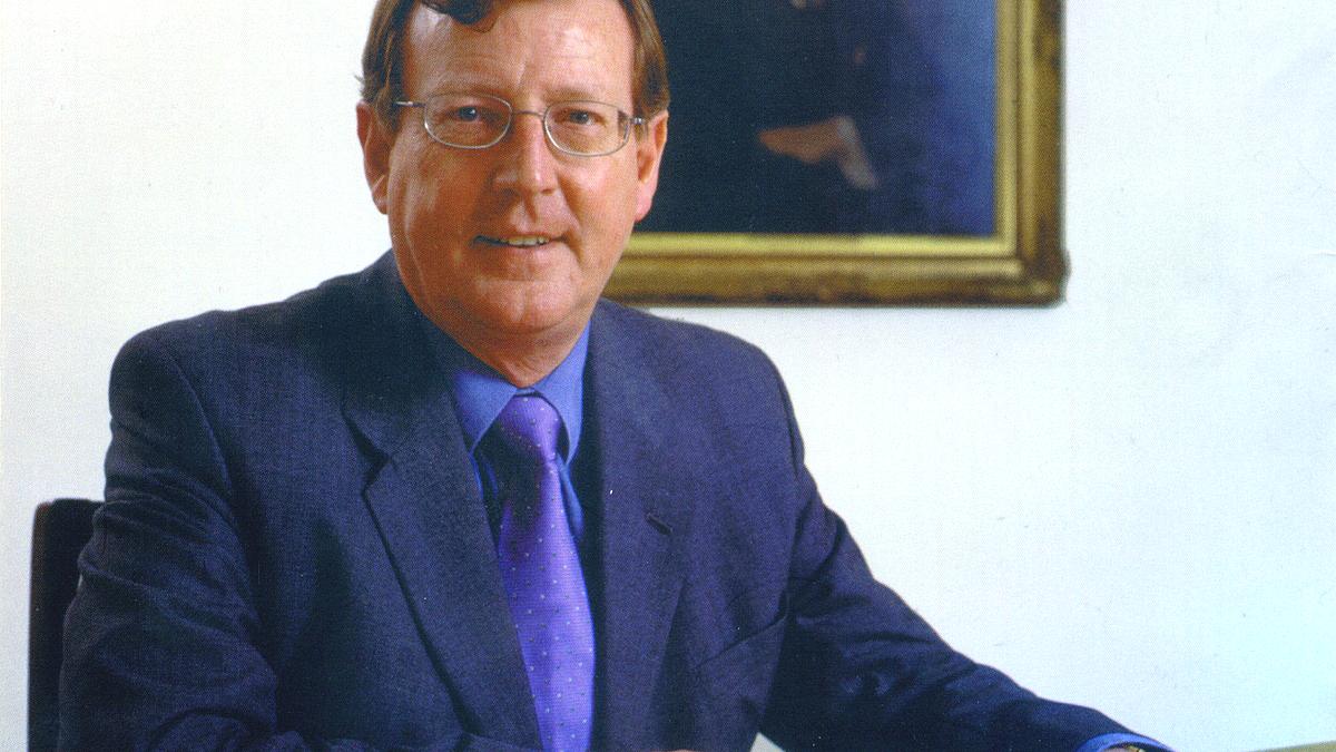 Laureat al premiului Nobel pentru pace, lordul Davin Trimble va ţine o conferinţă la Iaşi