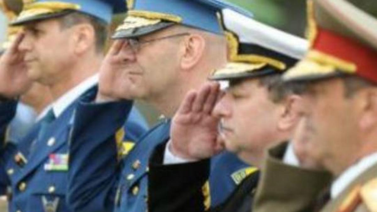 Băsescu a promulgat legea care modifică Statutul cadrelor militare