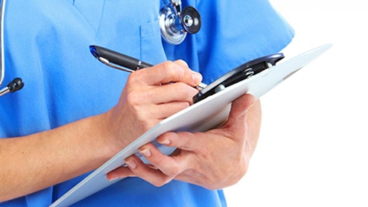Studiu: Aproximativ 3% dintre doctorii și 5-10% dintre asistentele din România emigrează în fiecare an