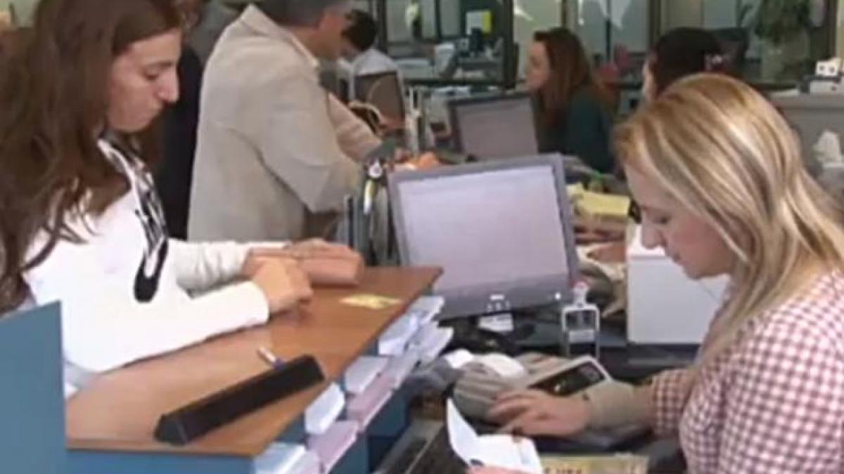 Ce şanse au tinerii absolvenţi care îşi doresc o carieră în domeniul financiar să li se deschidă CV-ul