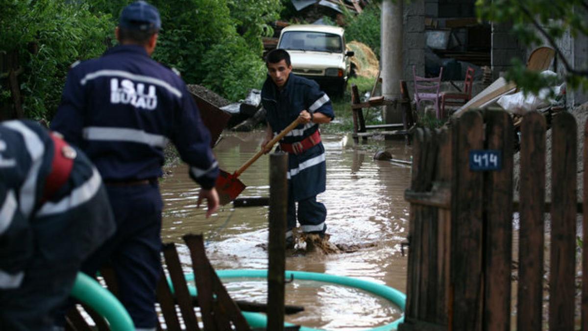 Viitura a făcut prăpăd la GALAŢI. Sute de gospodării au fost inundate în localitatea Matca. Pagubele sunt însemnate