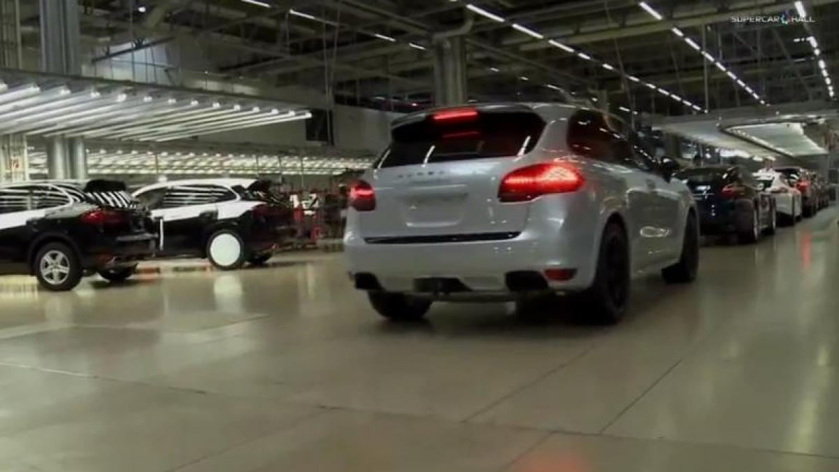 Porsche a suspendat producţia modelului Cayenne, din cauza inundaţiilor
