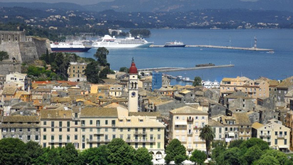 Relaxează-te în Corfu Town!
