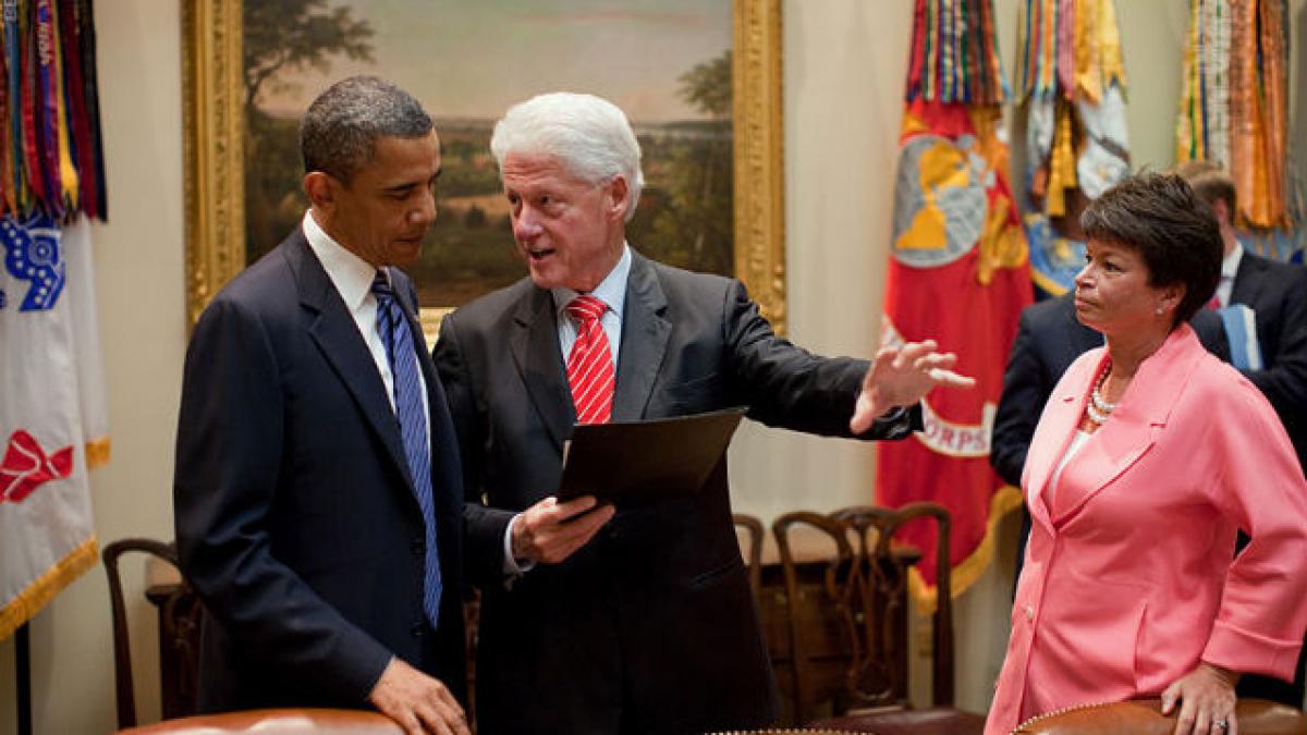 Bill Clinton critică neimplicarea lui Obama în conflictul sirian. "Dacă nu acţionezi, pari un pămpălău"