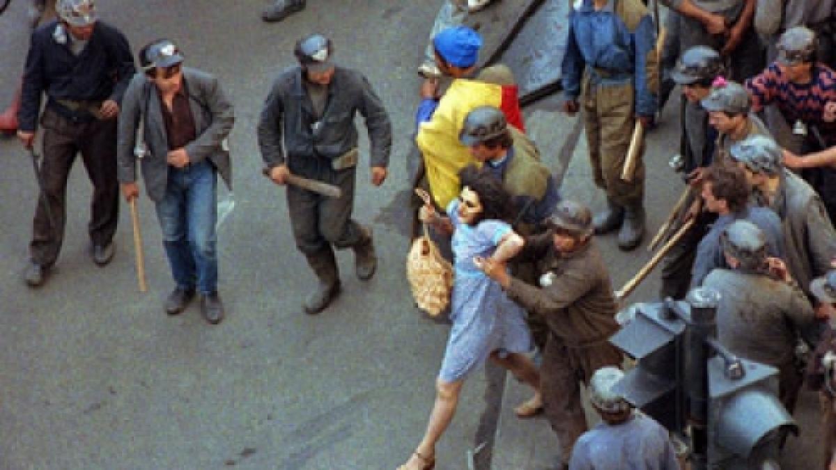 Imagini zguduitoare, ascunse de autorităţi, de la Mineriada din 13-15 iunie 1990