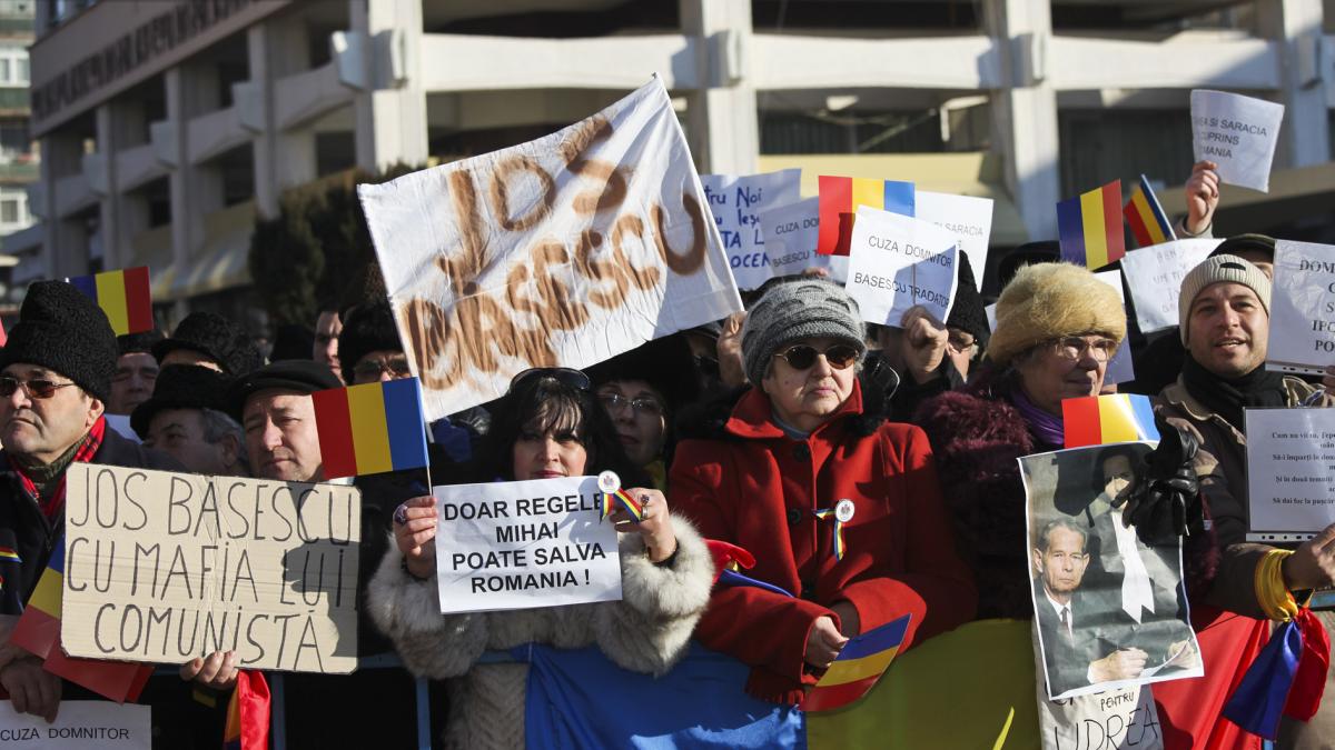Constituţia revizuită de tot: PNŢCD luptă pentru schimbarea formei de guvernământ a României în monarhie constituţională