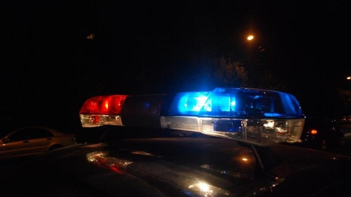 Pe CONTRASENS, cu 140km/h, noaptea, cu farurile stinse. Ce a făcut o şoferiţă după ce a lovit un poliţist
