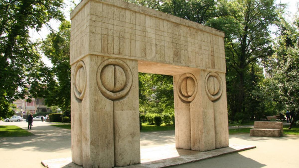 autoritatile gorjene il celebreaza pe brancusi prin incantantii diavolesti chiar de ziua inaltarii