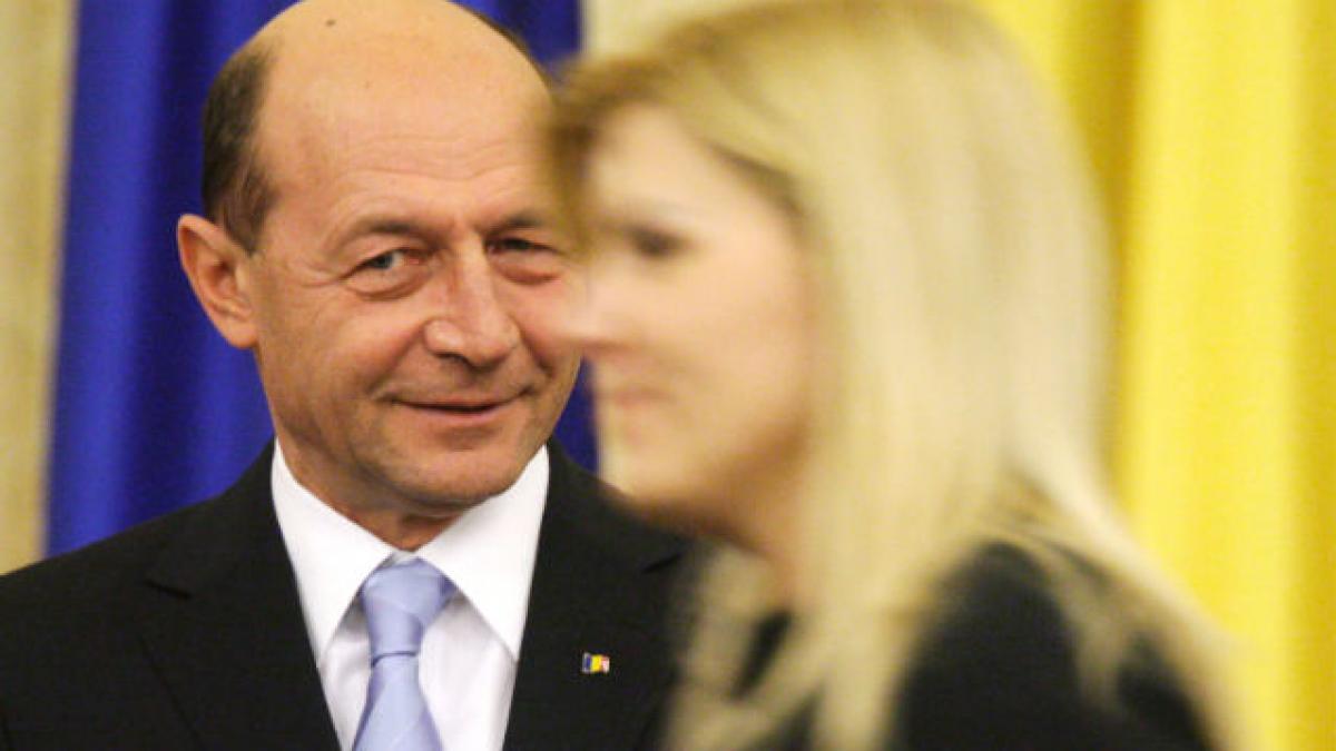 Băsescu: Se apropie vremea candidaturii unei femei la Preşedinţie. Udrea, un pariu câştigat, un politician la modă şi serios