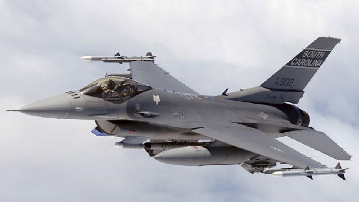 Achiziţionarea avioanelor F-16, aprobată de Guvern 