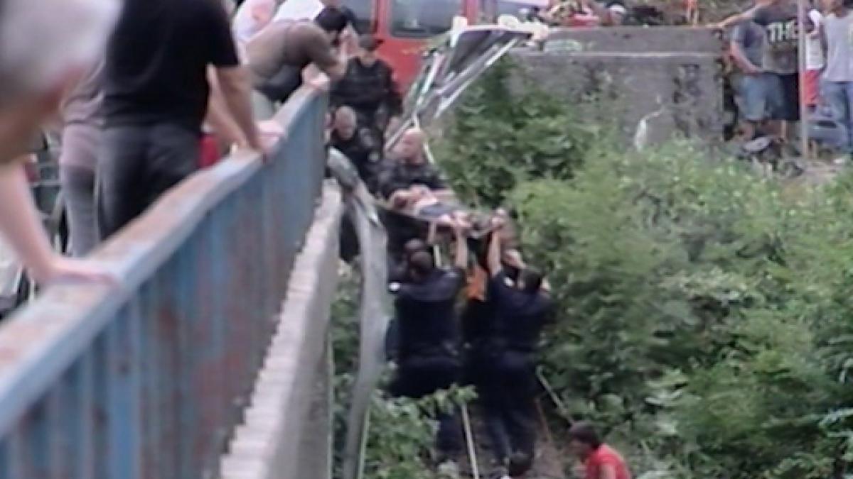 AUTOCAR ROMÂNESC, prăbuşit într-o râpă în Muntenegru. Numărul morţilor a ajuns la 19