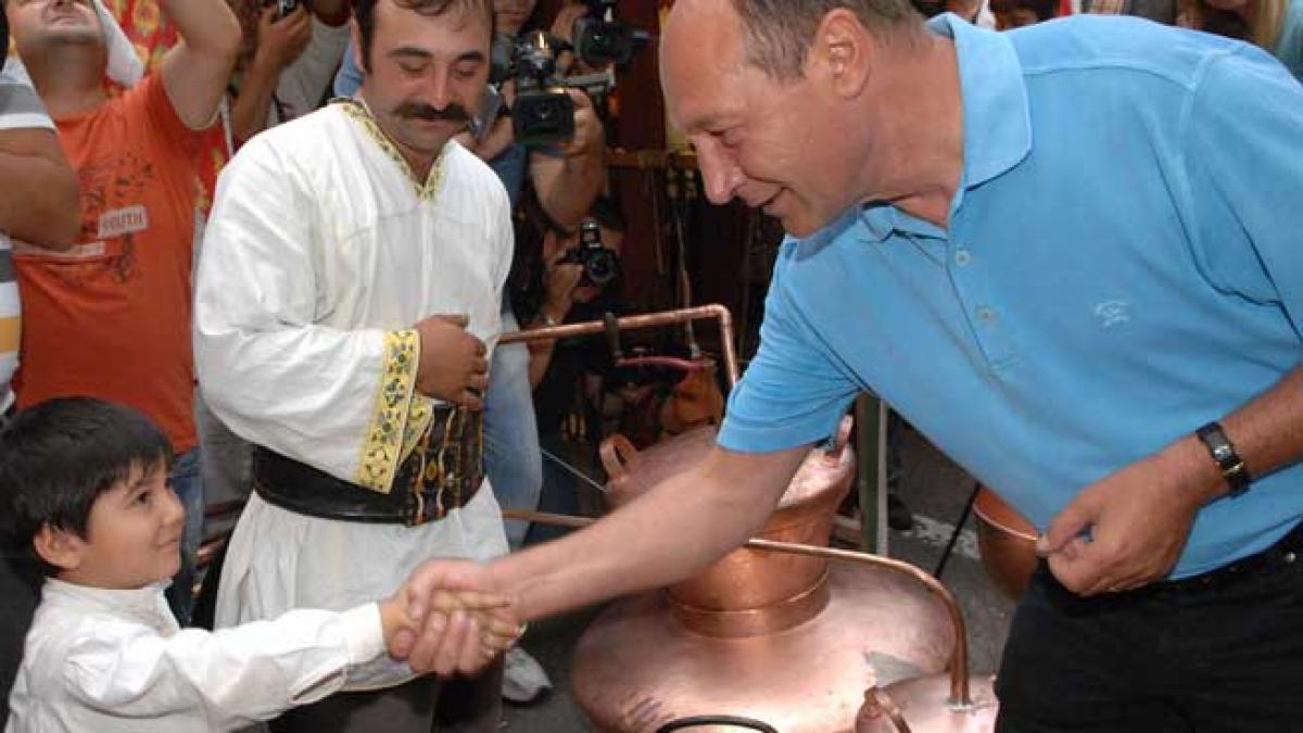 Preşedintele trebuie să înceteze să învrăjbească cetăţenii