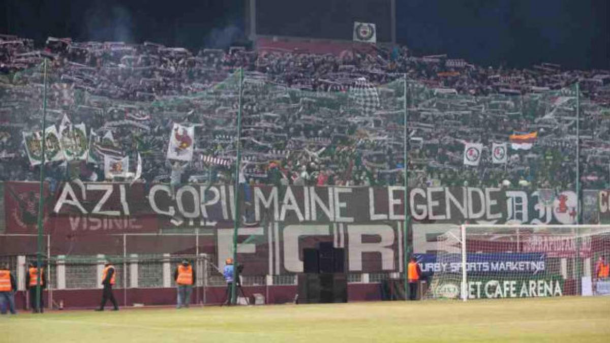 FC Rapid a împlinit 90 de ani. Aproximativ 2500 de suporteri şi mai mulţi jucători au sărbătorit pe Stadionul Giuleşti-Valentin Stănescu