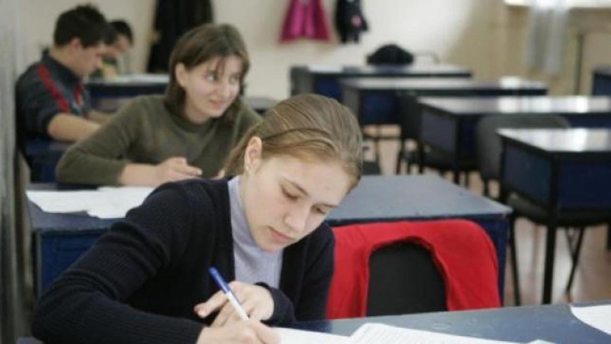 BAC 2013. Ministerul Educaţiei: "Subiectele nu au fost publicate înainte de începerea examenului"