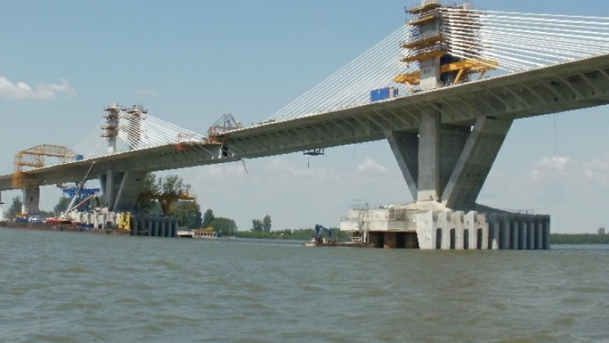 Începând de azi se percep taxe de traversare a noului pod de peste Dunăre. Vezi AICI cât trebuie să plăteşti