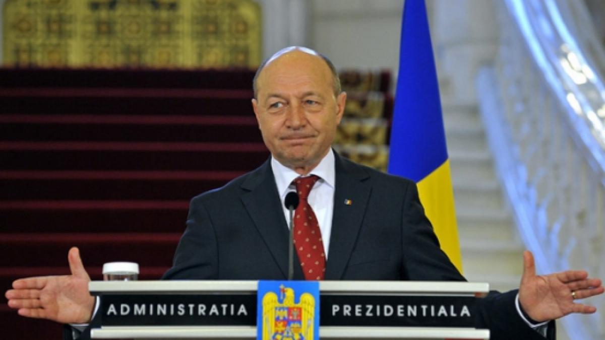 Băsescu l-a decorat post-mortem pe Radu Vasile